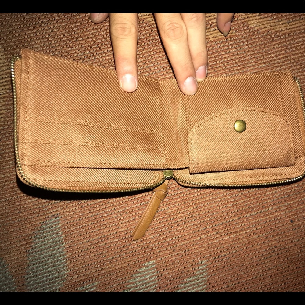 Men’s leather zip wallet